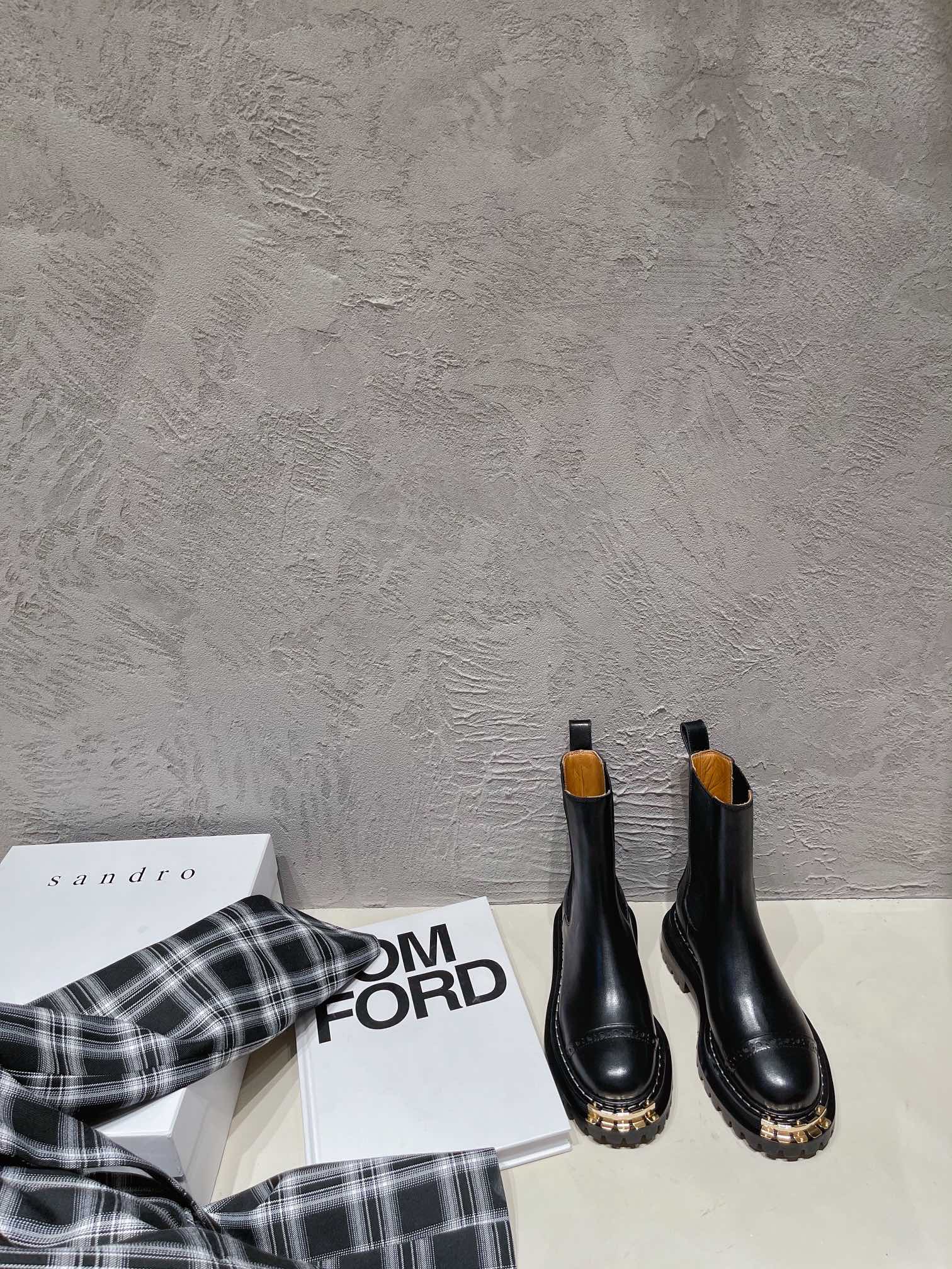 SANDRO 21ss metal head cowhide short Chelsea boots A pair of stylish and cool little boots