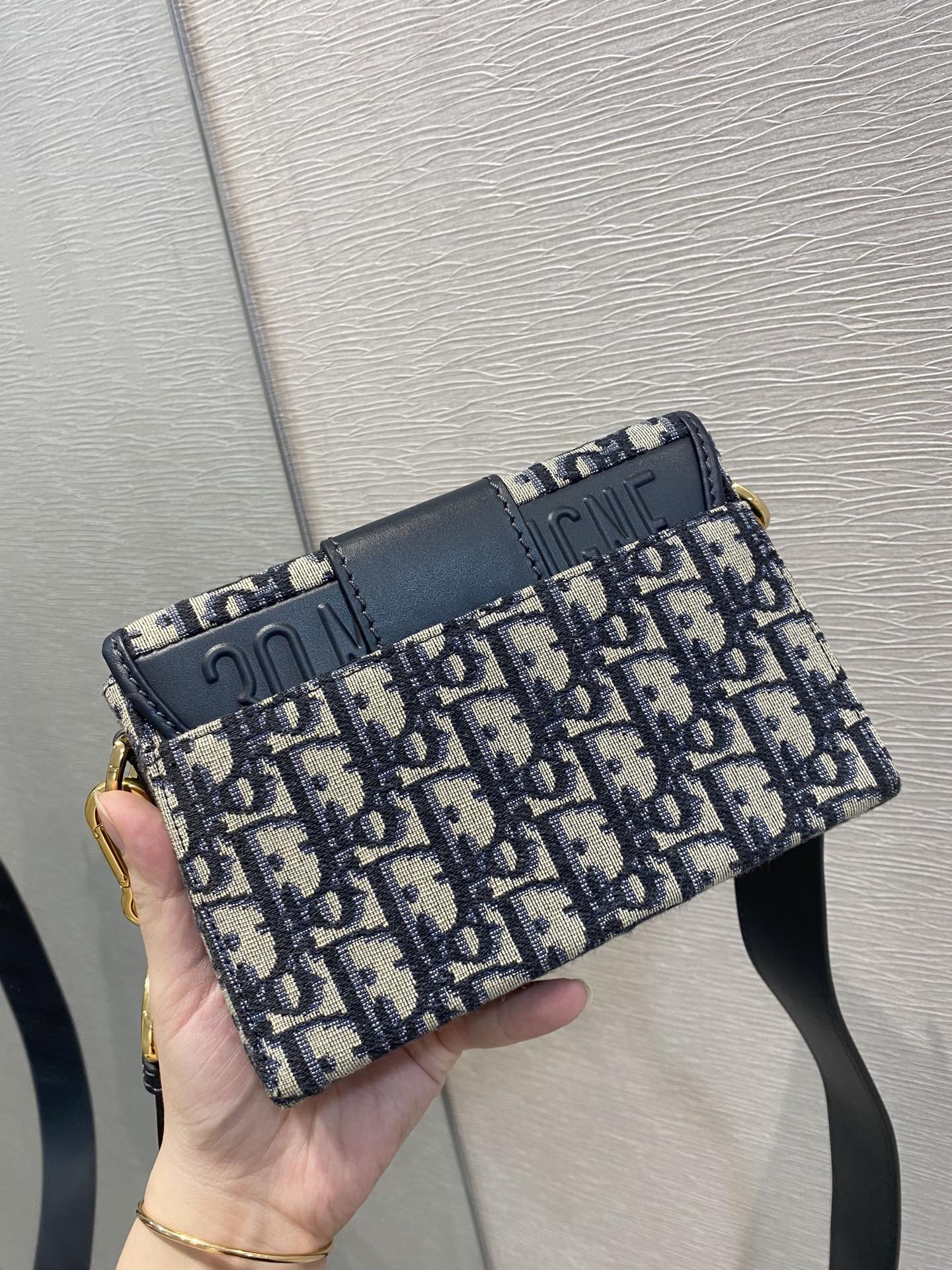 Montaigne Oblique Print