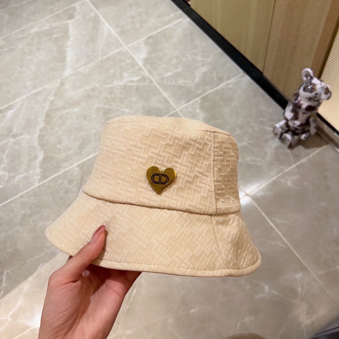 [DIOR Dior] 2023 spring and summer simple heart-shaped logo fisherman hat