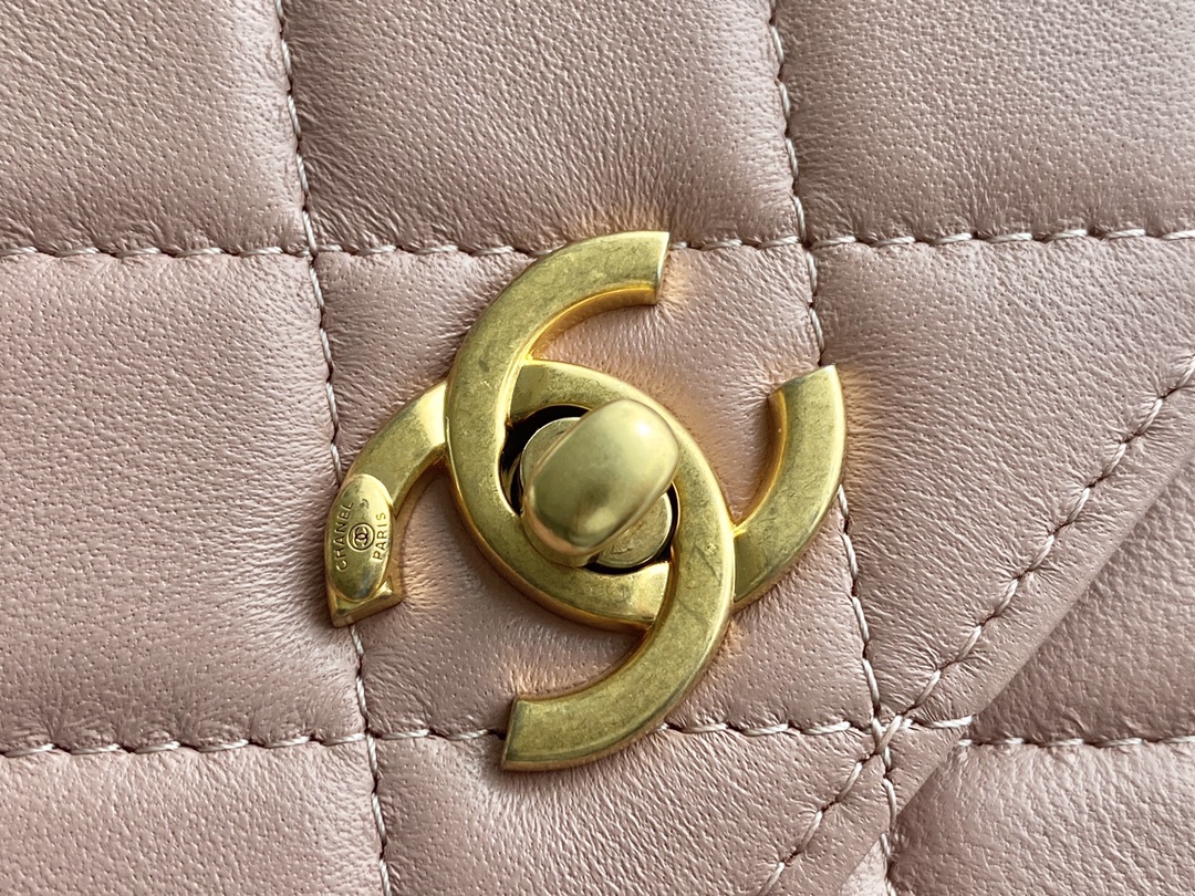 Chanel 𝑾𝒐𝒄 hair bag metallic ball 𝒘𝒐𝒄𝒄 dry rose pink