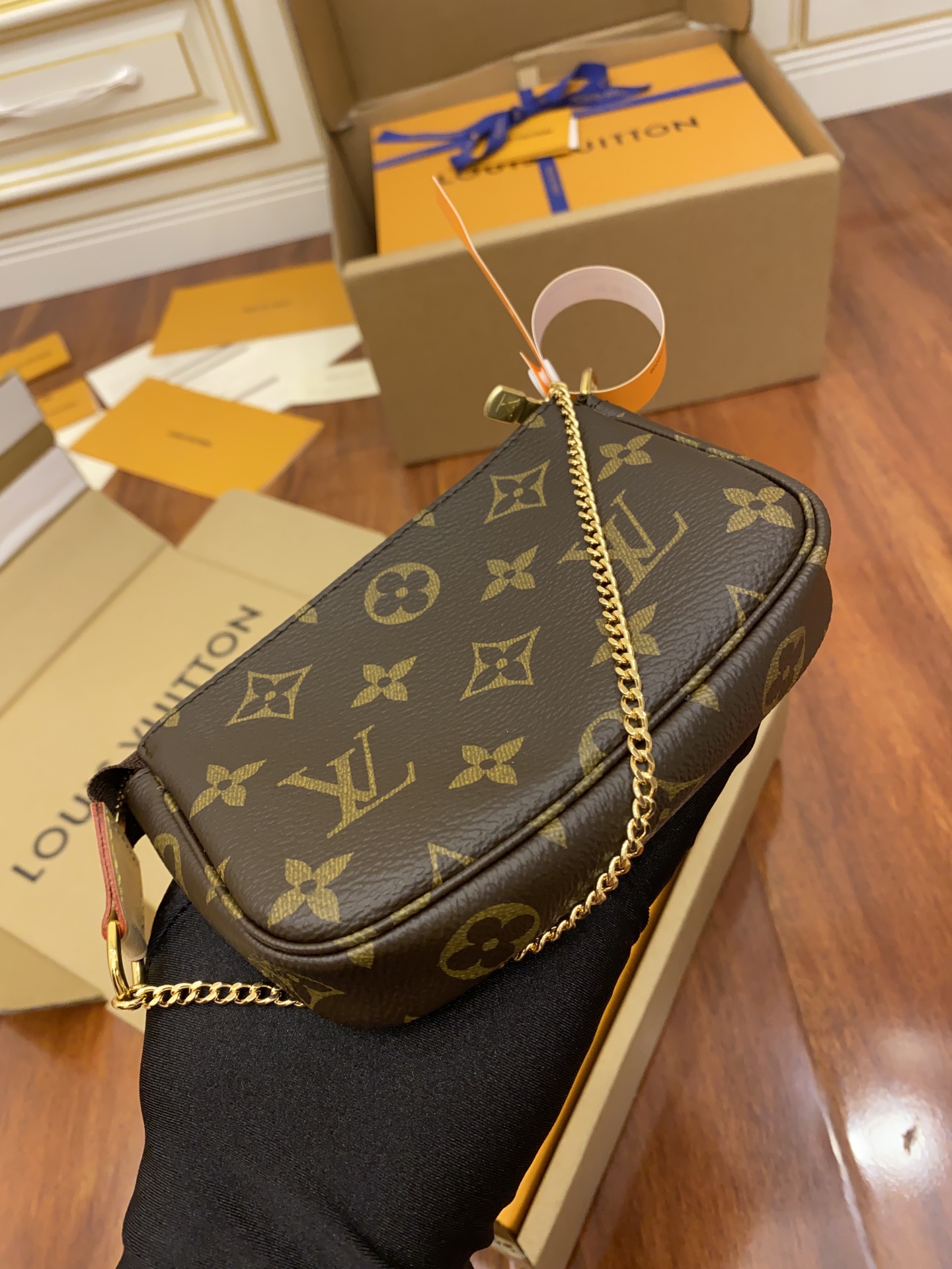 Louis Vuitton Mahjong bag M58009