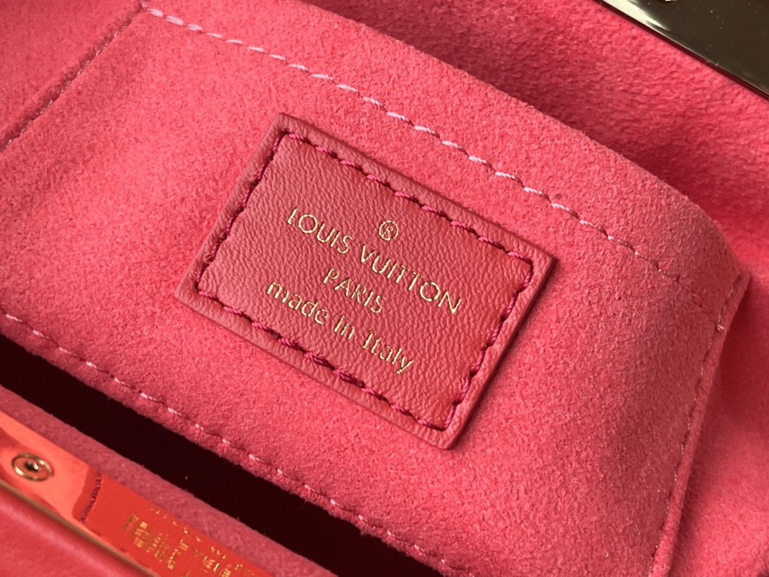 𝐋𝐎𝐔𝐈𝐒 𝐕𝐔𝐈𝐓𝐓𝐎𝐍    M22327