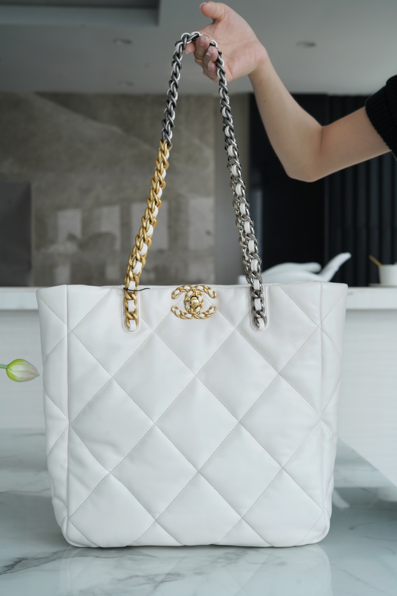𝗖𝗛𝗔𝗡𝗘𝗟 𝟮𝟮𝗕 19𝑩𝑨𝑮 𝑻𝒐𝒕𝒆 Italy 🇮🇹 Level 1 [Box] Lambskin 🐑 Genuine Leather White