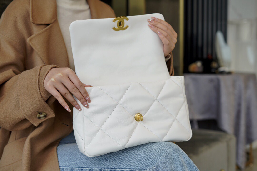 𝗖𝗛𝗔𝗡𝗘𝗟 ❶❾ 𝗕𝗔 𝗚 Original lambskin series ❥ Genuine leather ❥ Medium ❥ Fairy white ☁️ੈ✩‧₊˚