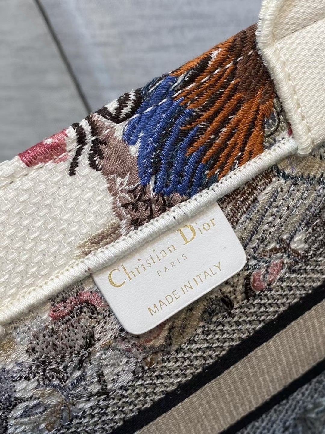 DIOR TOTE Magpie White Limited Edition Collection