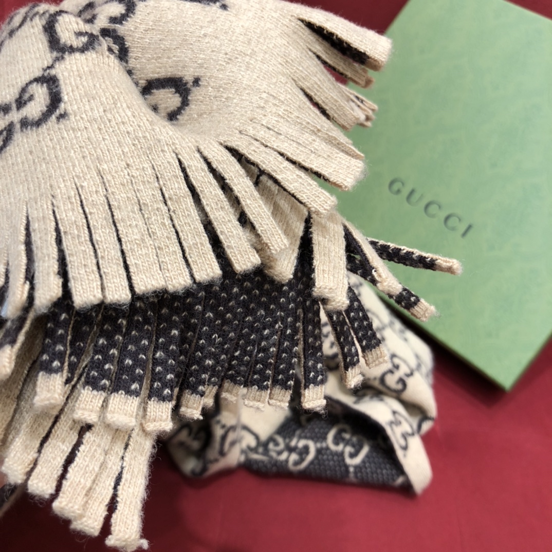 GUCCI · Reversible wool scarf 100% wool