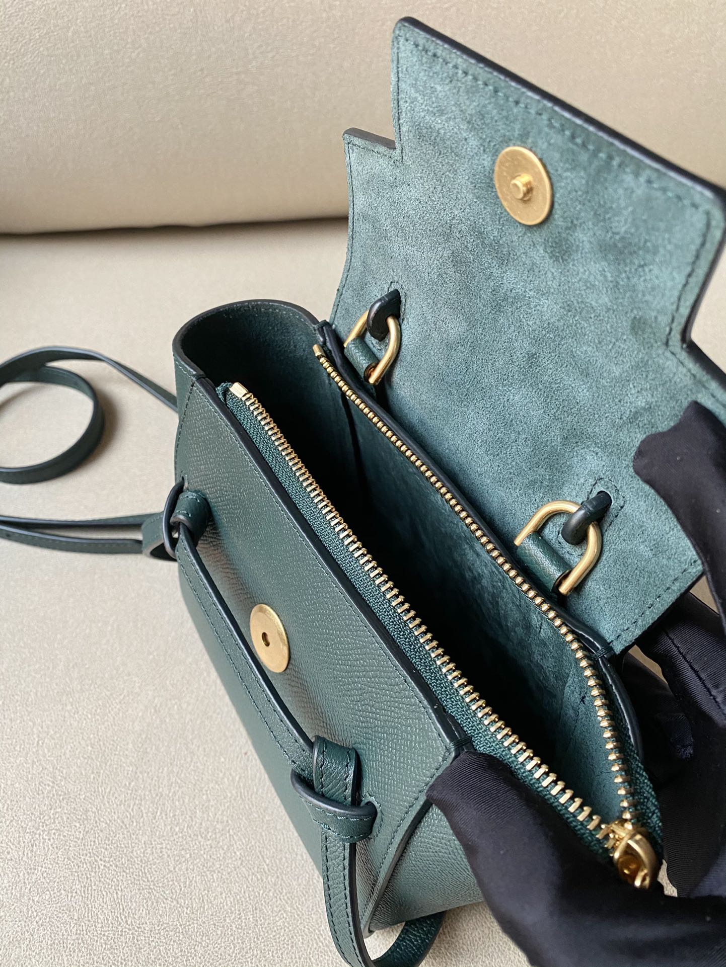 𝐂𝐞𝐥𝐢𝐧𝐞 𝐛𝐞𝐥𝐭 𝐩𝐢𝐜𝐨 𝟏𝟔𝐜𝐦 Grained Calfskin Bag