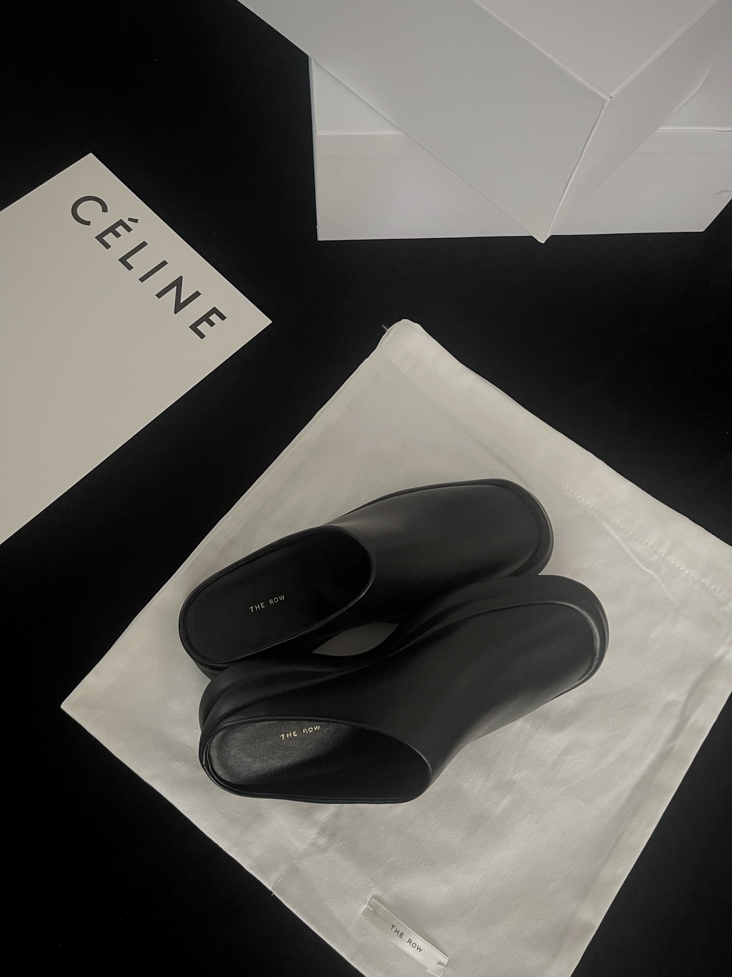 𝐓𝐇𝐄 𝐑𝐎𝐖｜𝟐𝟎𝟐𝟐/𝐒𝐒 𝐧𝐞𝐰 Still as usual minimalist design minimalist versatile Imported calfskin
