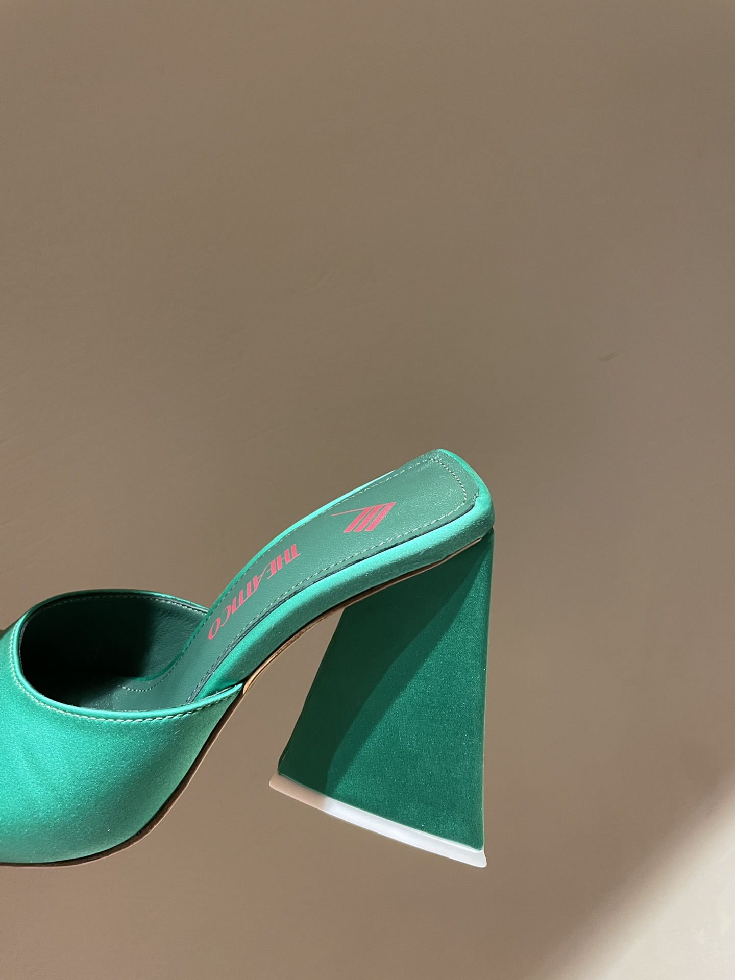 TheAttico | 𝟐𝟎𝟐𝟐𝟐/𝐒𝐒 𝐧𝐞𝐰 Spring/Summer 2021 collection The Attico personality triangle heel high heel sandals