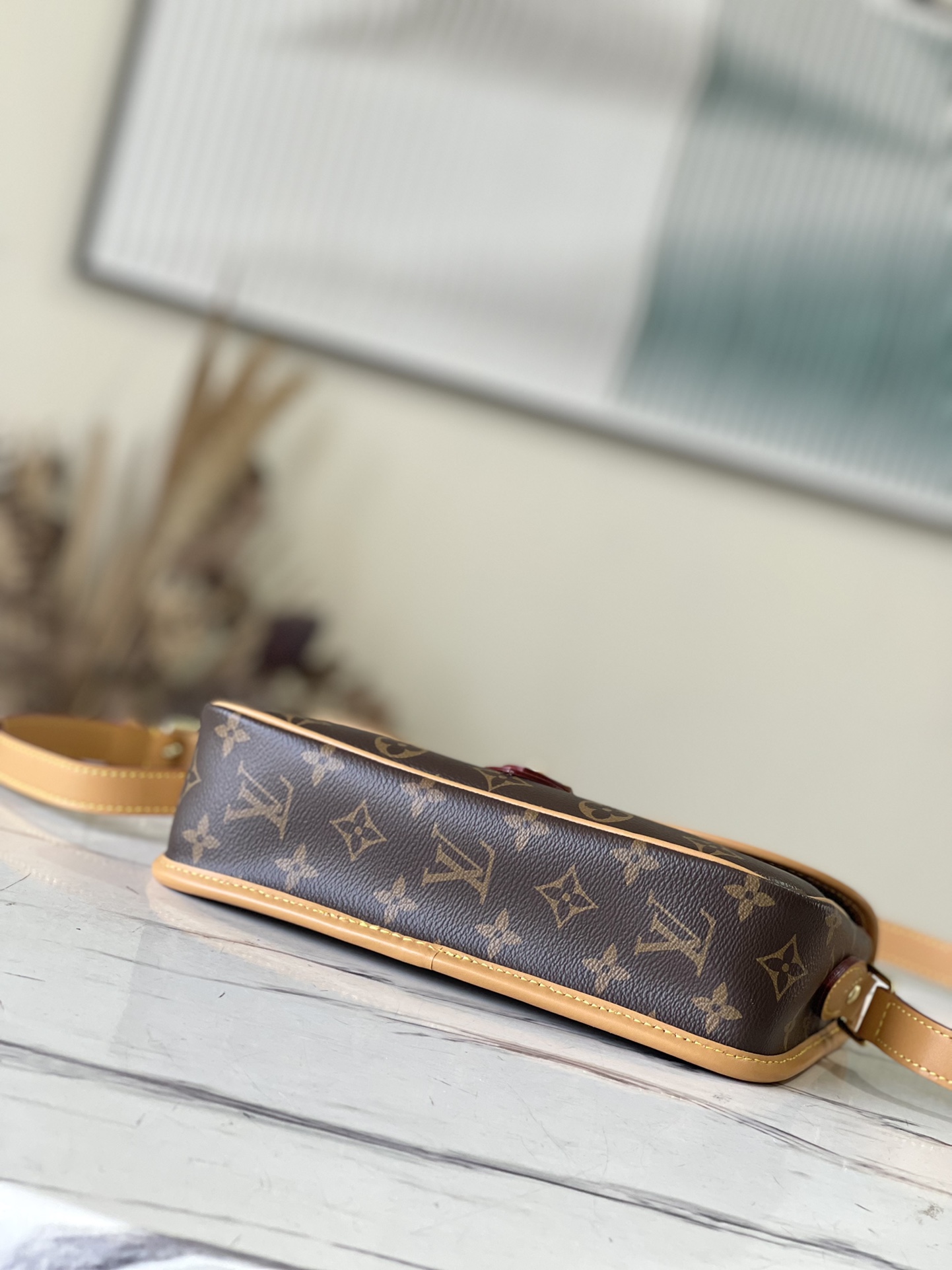 𝐋𝐎𝐔𝐈𝐒 𝐕𝐔𝐈𝐓𝐓𝐎𝐍    M42248