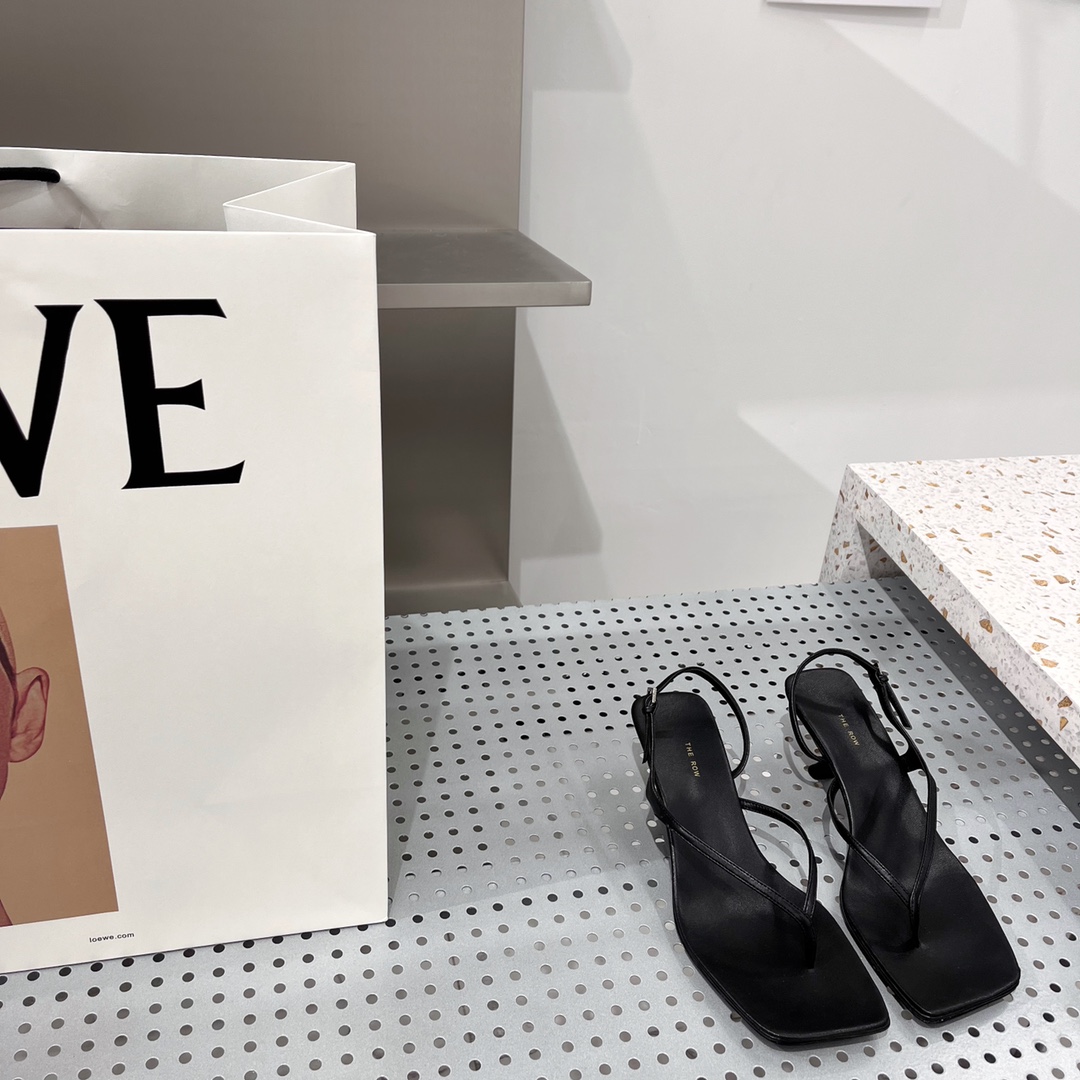 𝐓𝐇𝐄 𝐑𝐎𝐖｜𝟐𝟎𝟐𝟐/𝐒𝐒 𝐧𝐞𝐰 New The row 2022/fw Retro Minimalist Sandals