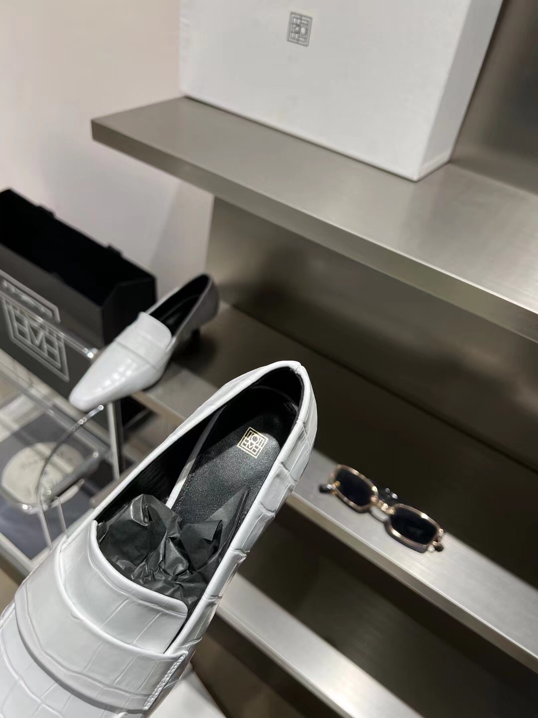 Toteme | 𝟐𝟎𝟐𝟏/𝐒𝐒 𝐧𝐞𝐰    Minimalist style toteme 2022/aw Muller flat single shoes