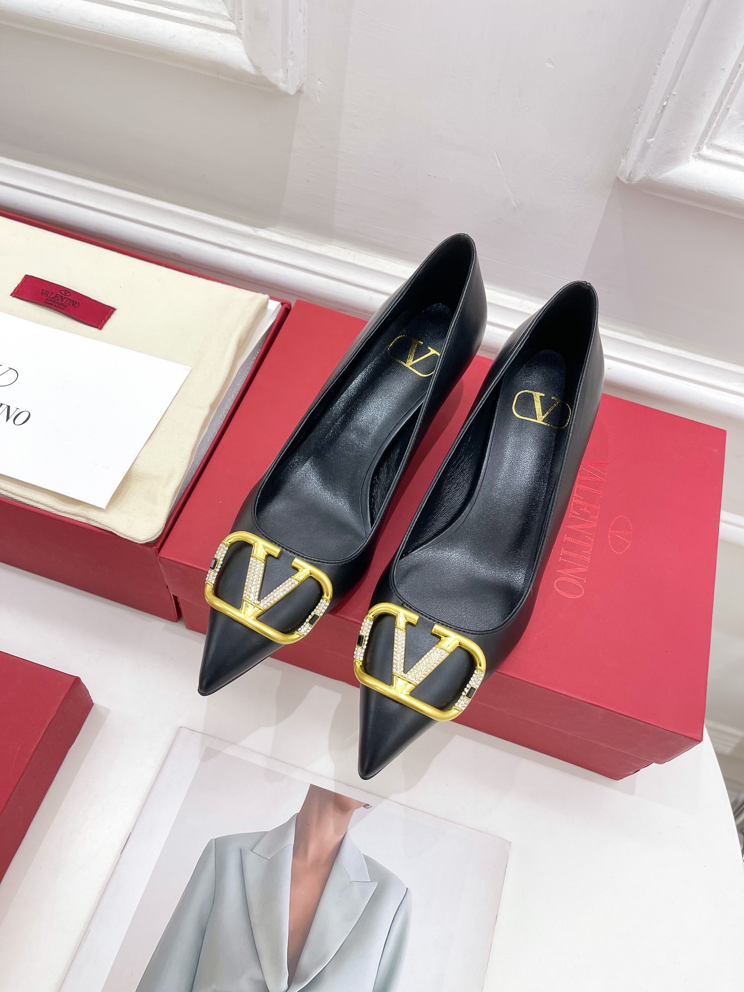 【Valentino】𝟐𝟎𝟐𝟏/𝐒𝐒 𝐧𝐞𝐰 Valentino 2022 spring and summer new large V diamond buckle high heels on the new
