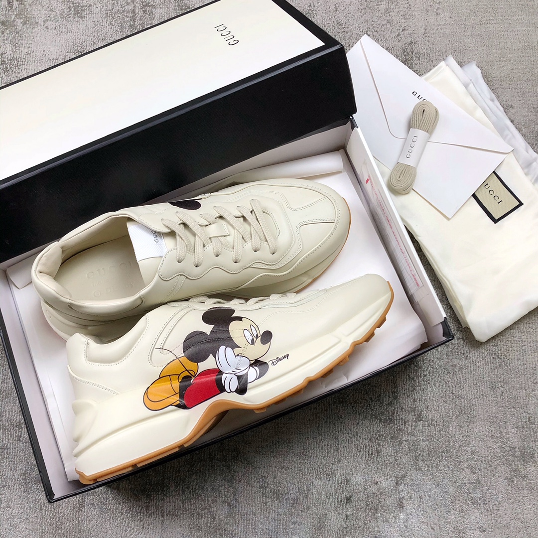 Gucci Pops This collection has a lot of flora and fauna elements Original material