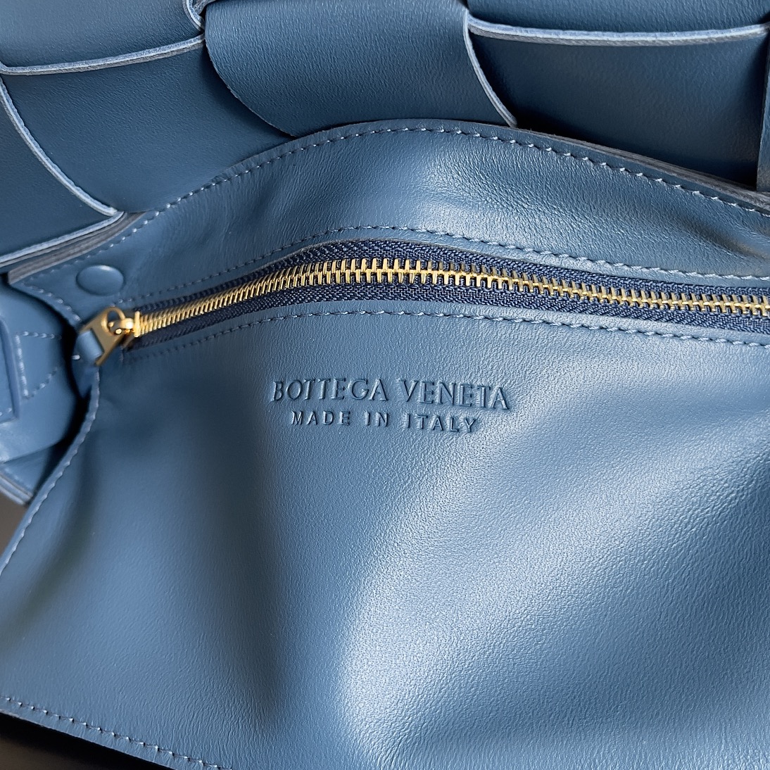 Bottega Veneta Cassette 5-panel lychee print dark blue #666870