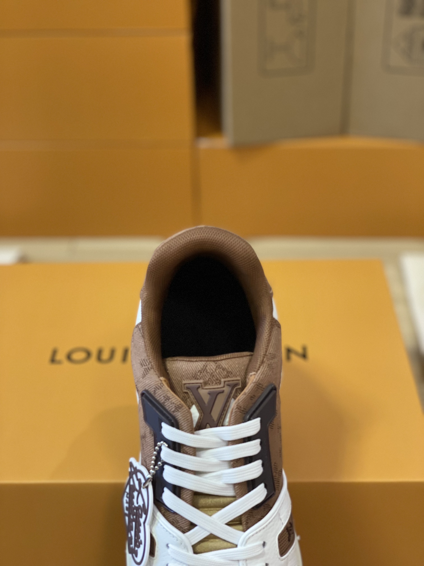 Louis Vuitton couple models DIY buckle sneakers sneakers