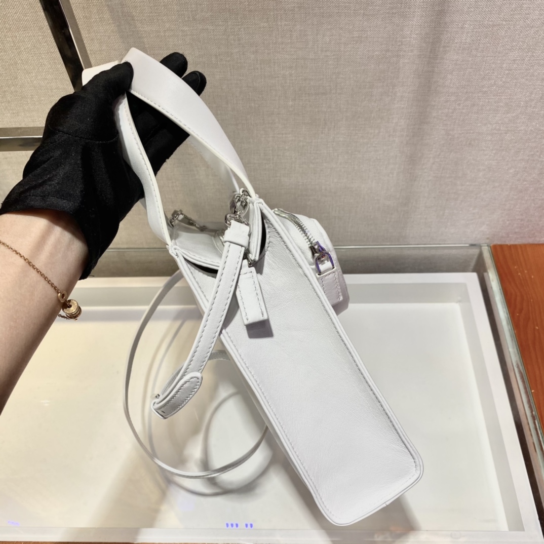 𝐏𝐑𝐀𝐃𝐀 New Women's Bag 1BG418