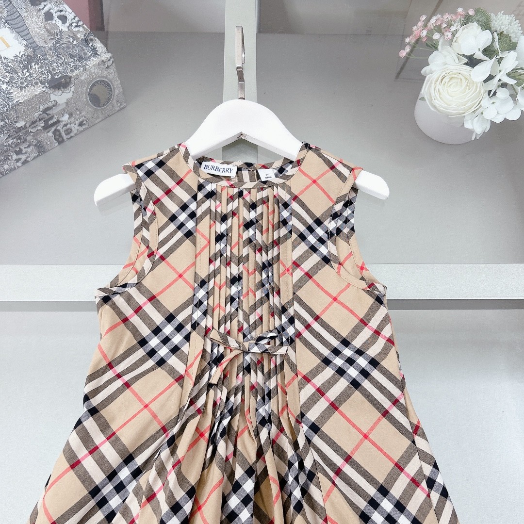 Burberry new girls skirt suit
