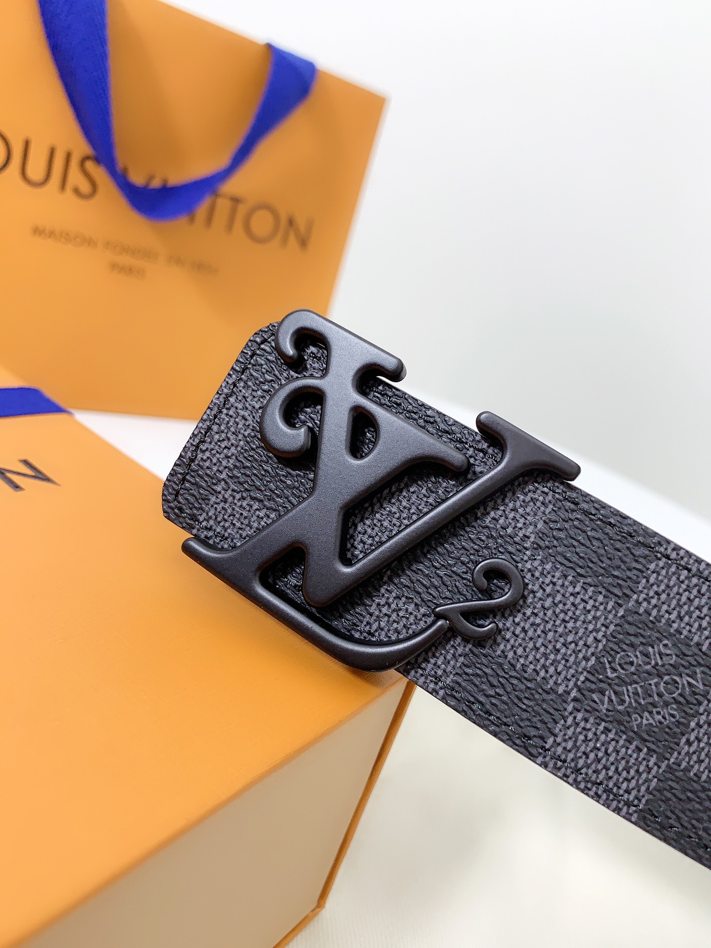 LOUIS VUITTO classic waterproof fabric with original calfskin