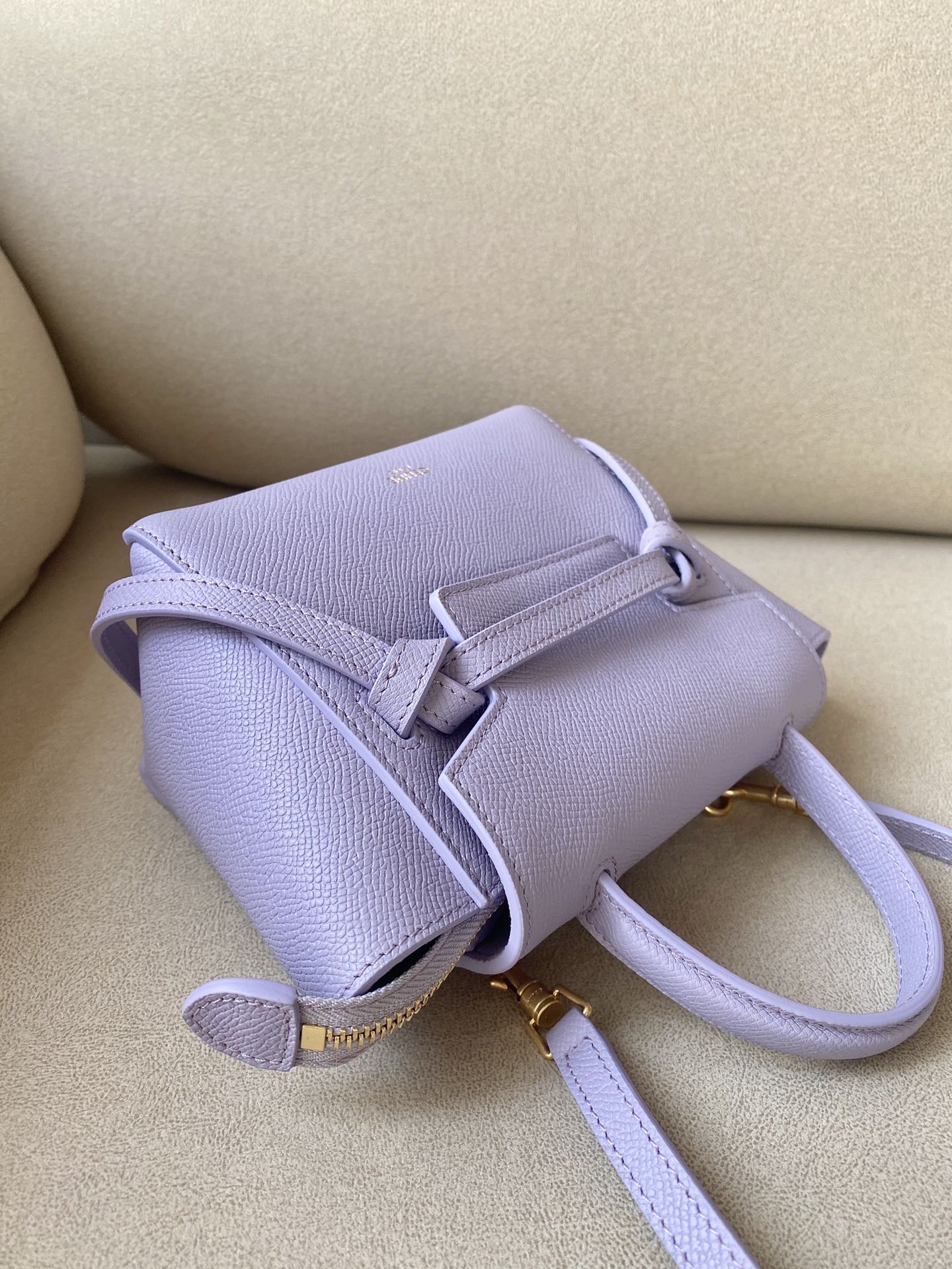 𝐂𝐞𝐥𝐢𝐧𝐞 𝐛𝐞𝐥𝐭 𝐩𝐢𝐜𝐨 𝟏𝟔𝐜𝐦 Grained Calfskin Bag