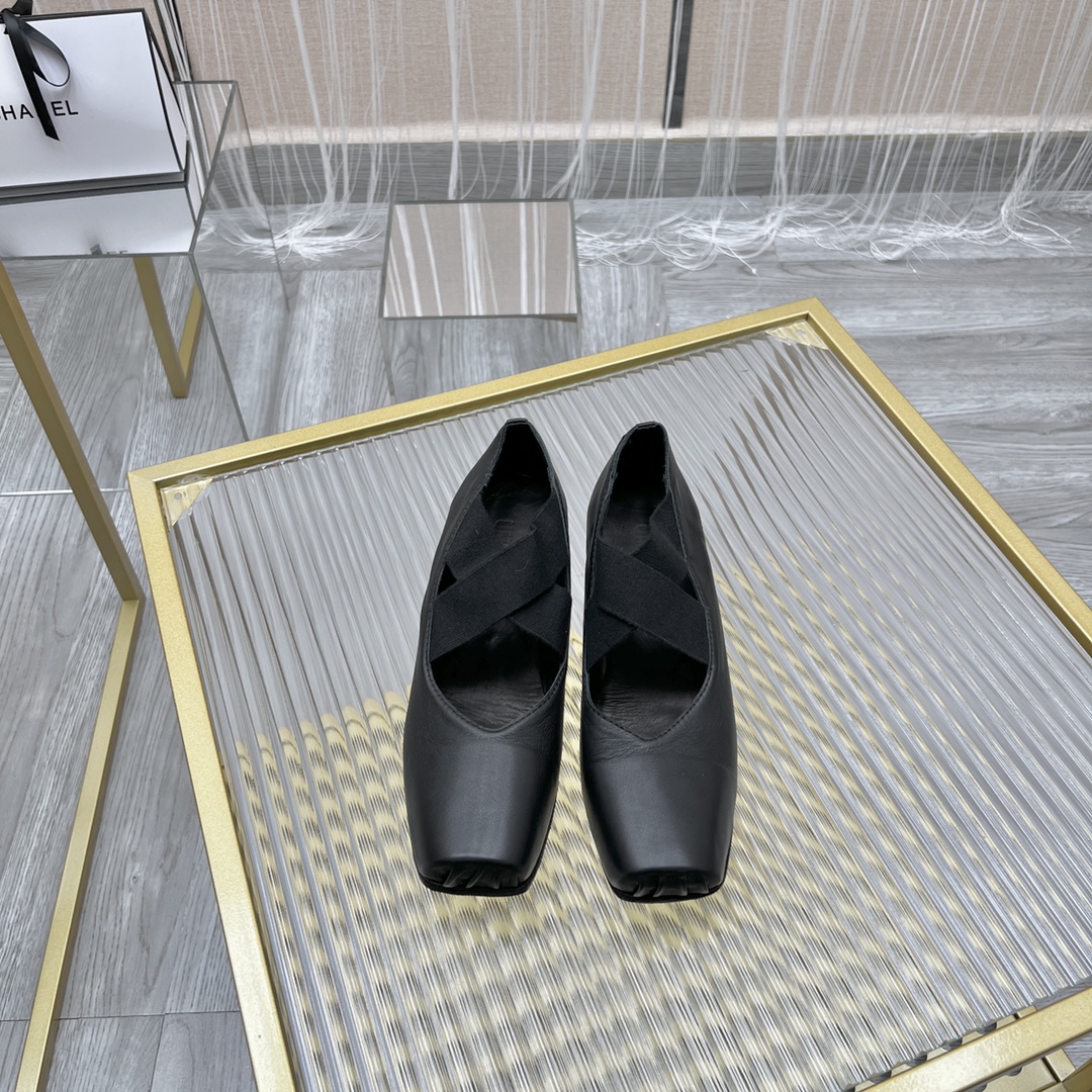 𝐔𝐌𝐀 𝐖𝐀𝐍𝐆｜𝟐𝟎𝟐𝟑/𝐒𝐒 𝐧𝐞𝐰  UMA WANG classic models retro do old ballet shoes