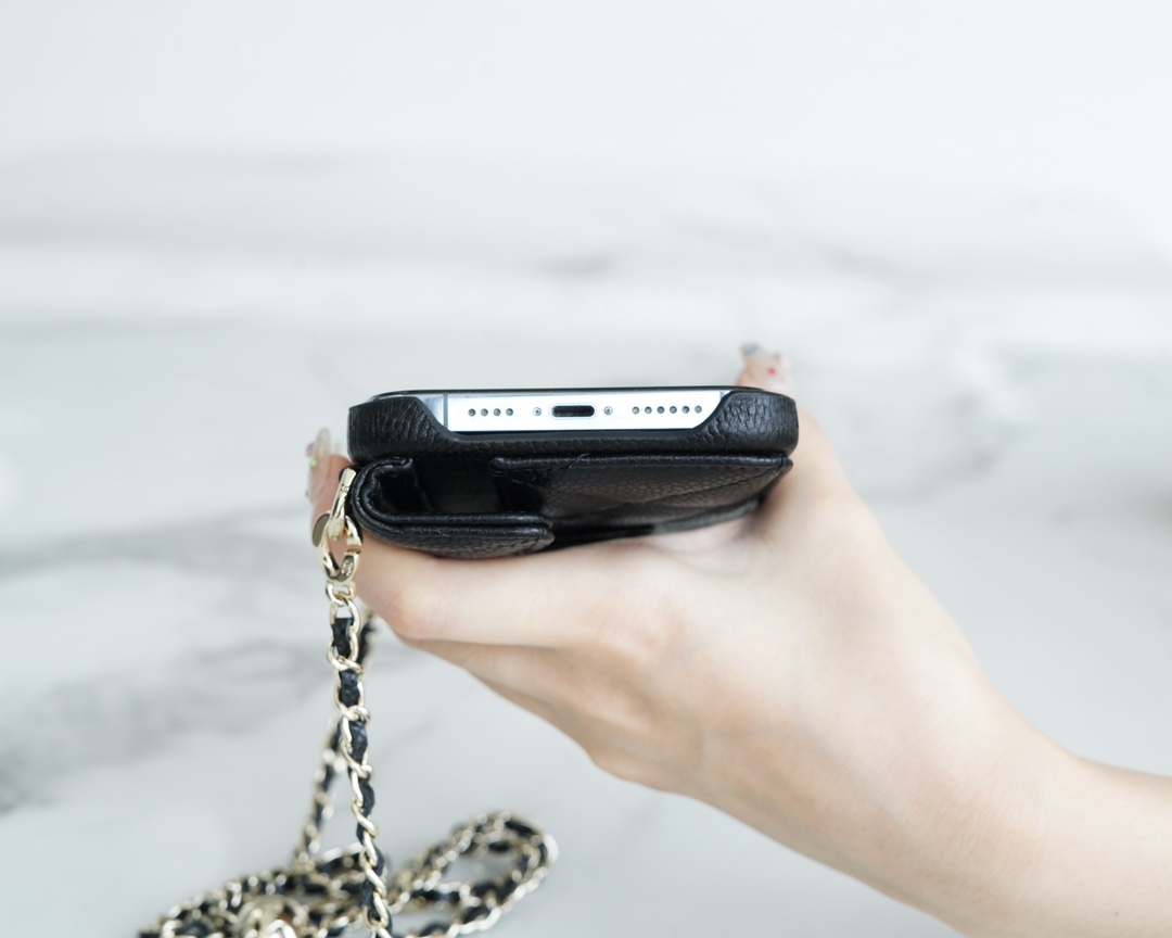 𝗖𝗛𝗔𝗘𝗡𝗟✦22P New Phone Case ❶❸ 𝙥𝙧𝙤𝙈𝙖𝙓 Black➿ (for 📱12/13pro max)