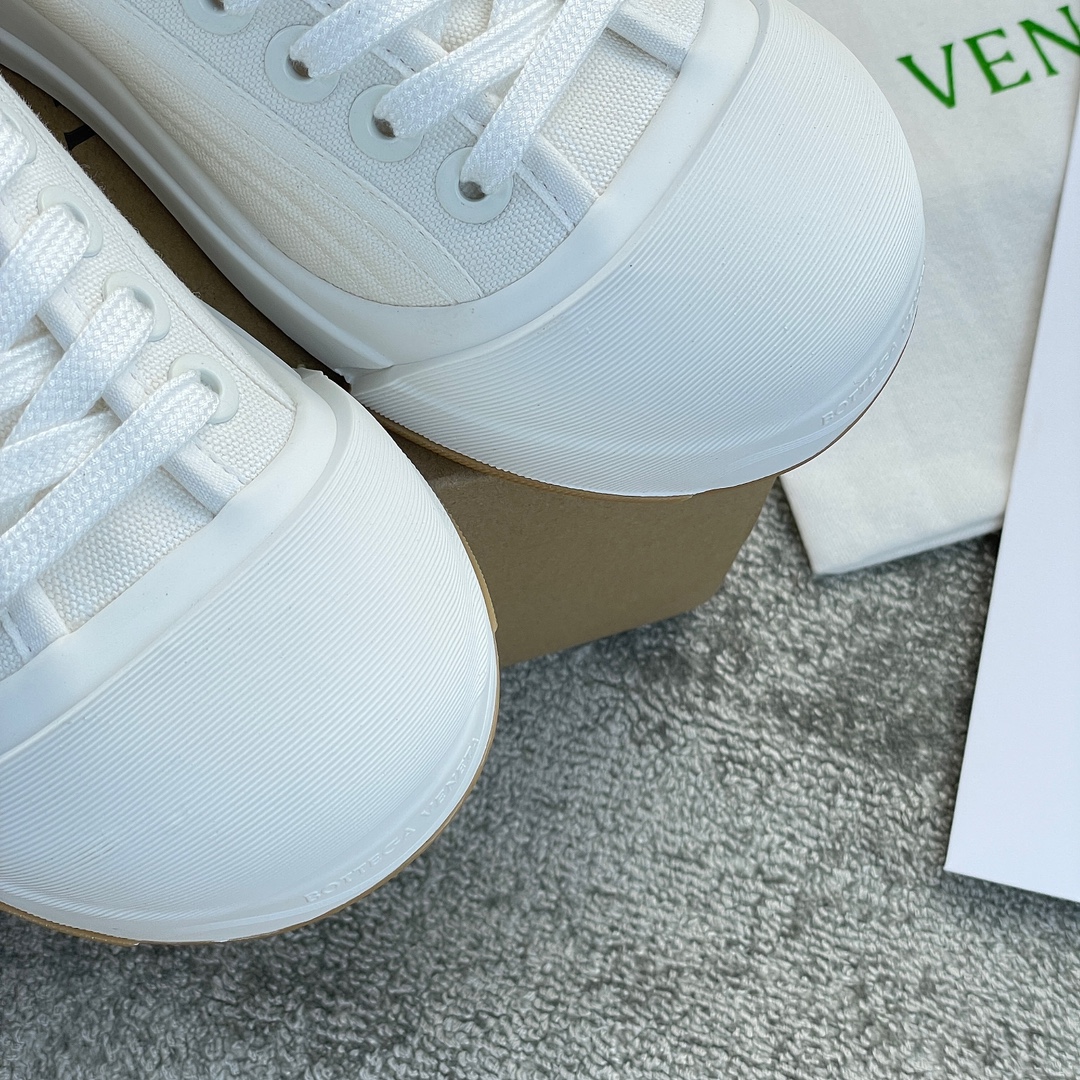 Bottegavenet*a white shoes