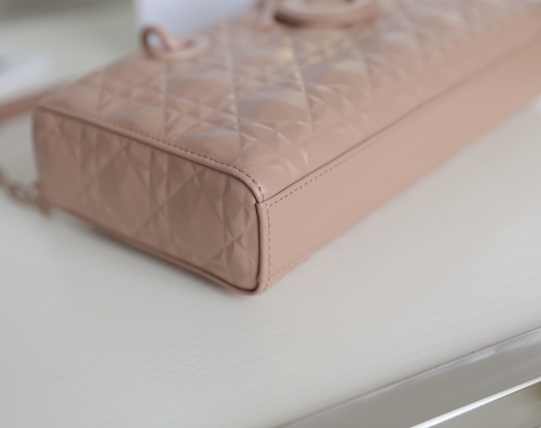 Dior Lady D-Joy is a classic style of the Goliath Bible