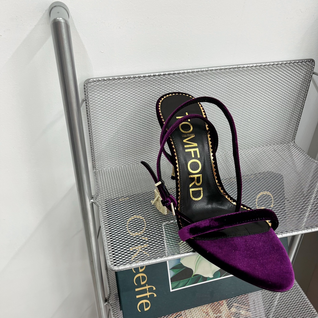 𝒕𝒐𝒎𝒇𝒐𝒓𝒅 𝟐𝟎𝟐𝟐/𝐒𝐒 𝐧𝐞𝐰 TF Tom Ford Gold Heel Padlock Sandals