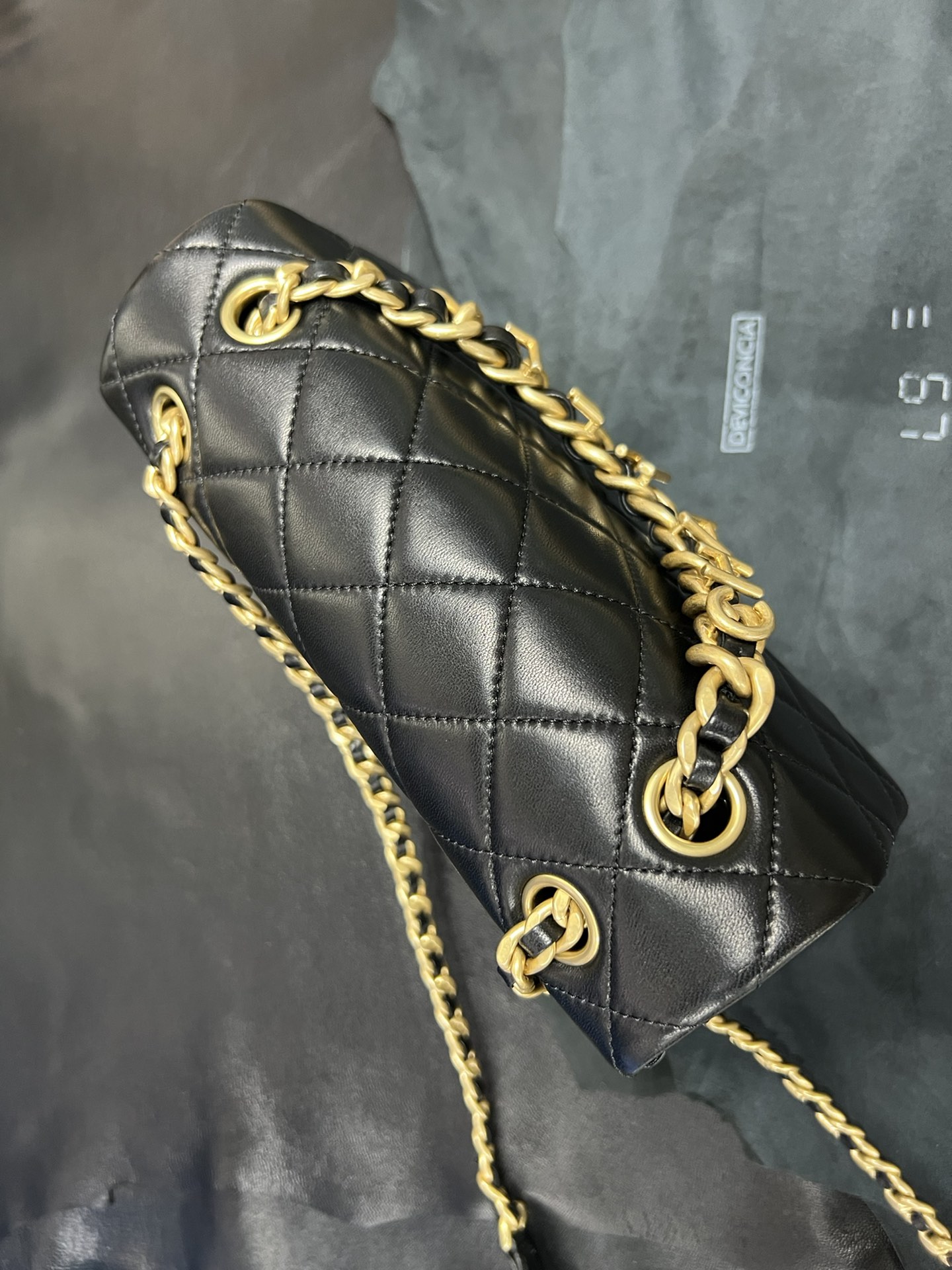 𝗖𝗛𝗔𝗡𝗘𝗟✦ 23p Letter Chain Mouth Flap Bag Genuine Leather