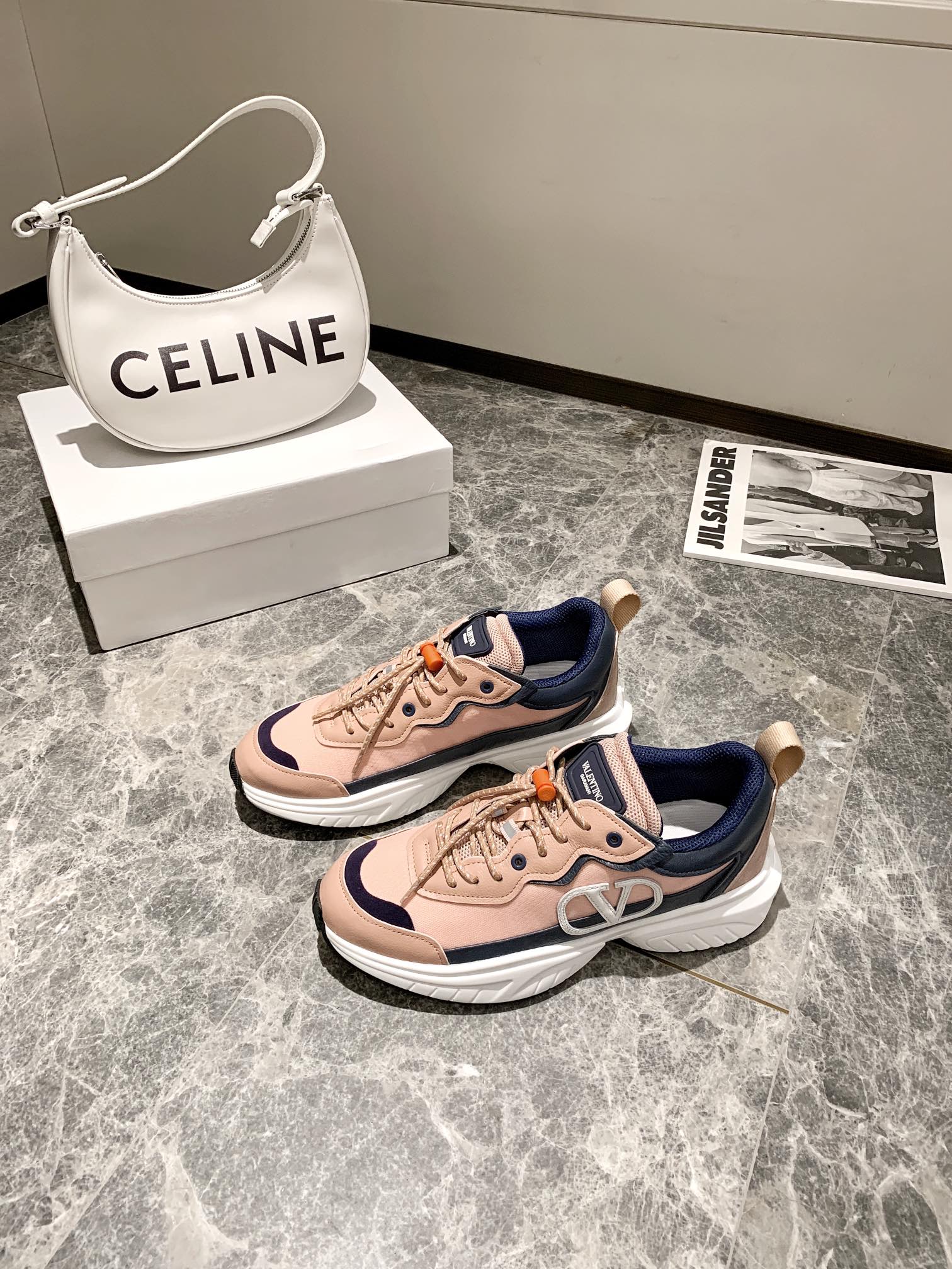 【Valentino】𝟐𝟎𝟐𝟏/𝐒𝐒 𝐧𝐞𝐰 Valentino 2022 ss spring-summer collection of new old man shoes