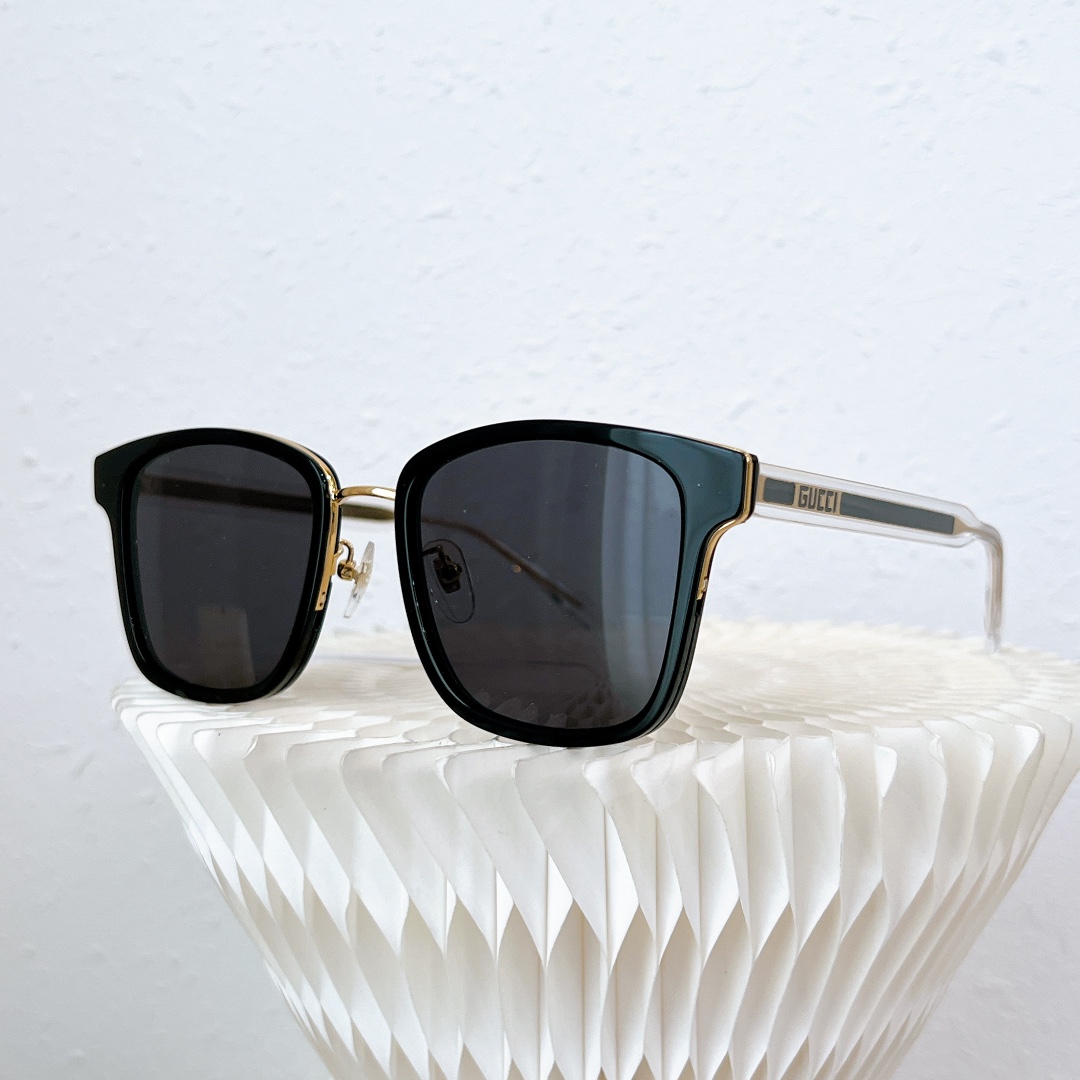 GUCCI GG0563SK