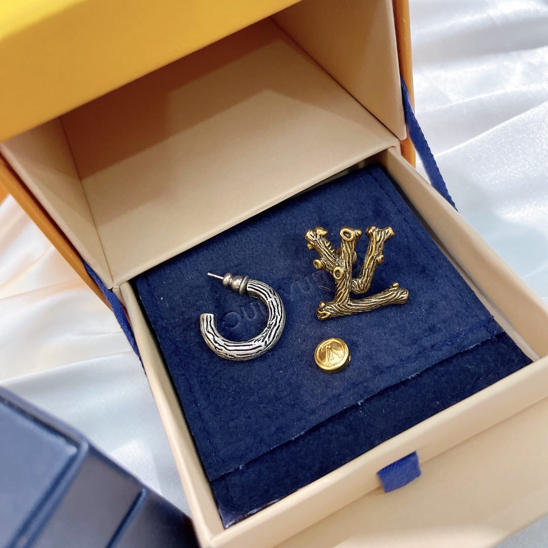 LLouis Vuitton LV Twig monogram stud earrings