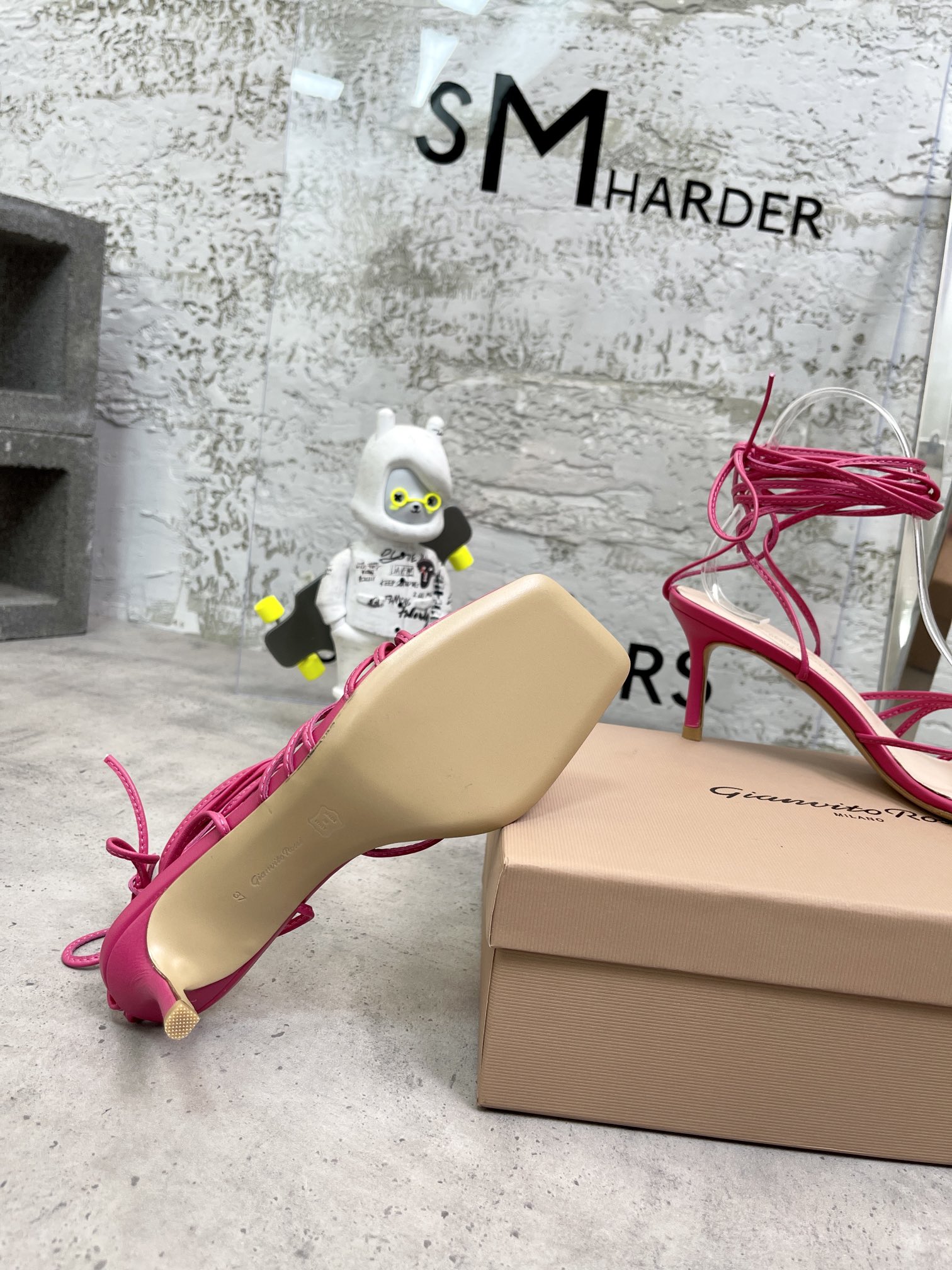 𝐆𝐢𝐚𝐧𝐯𝐢𝐭𝐨｜𝟐𝟎𝟐𝟑/𝐒𝐒 𝐧𝐞𝐰 Sylvie metallic high heels