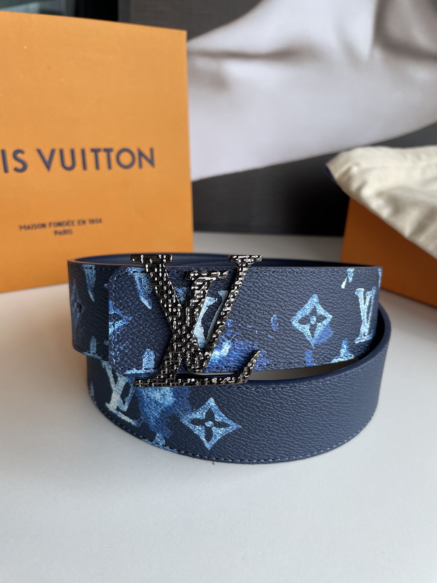 LOUIS VUITTO SHAPE 40 mm reversible belt