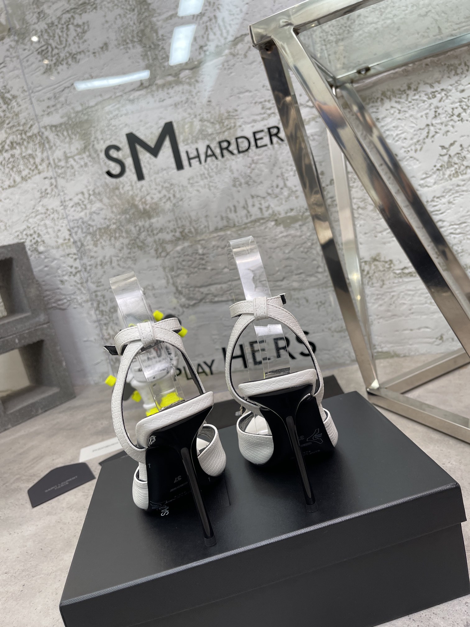 𝙎𝙖𝙞𝙣𝙩 𝙇𝙖𝙪𝙧𝙚𝙣𝙩 | 𝟐𝟎𝟐𝟐/𝐒𝐒 𝐧𝐞𝐰 YSL｜Early spring hot ysl high heel strappy sandals Italian leather sole