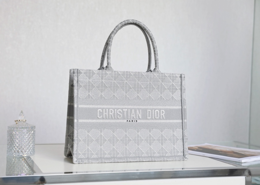DIOR TOTE embroidered vine check grey