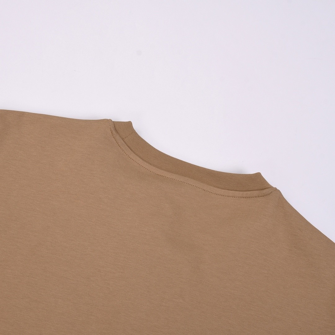 Gucci Gradient Letter Logot shirt