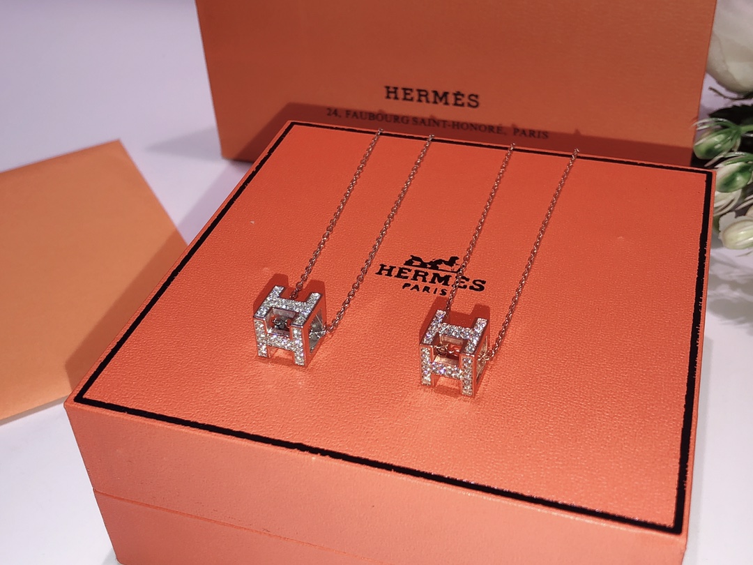 Hermes necklace