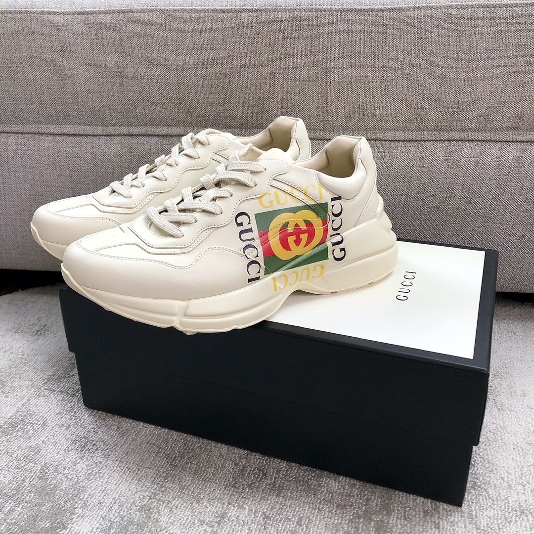 Gucci Pops This collection has a lot of flora and fauna elements Original material