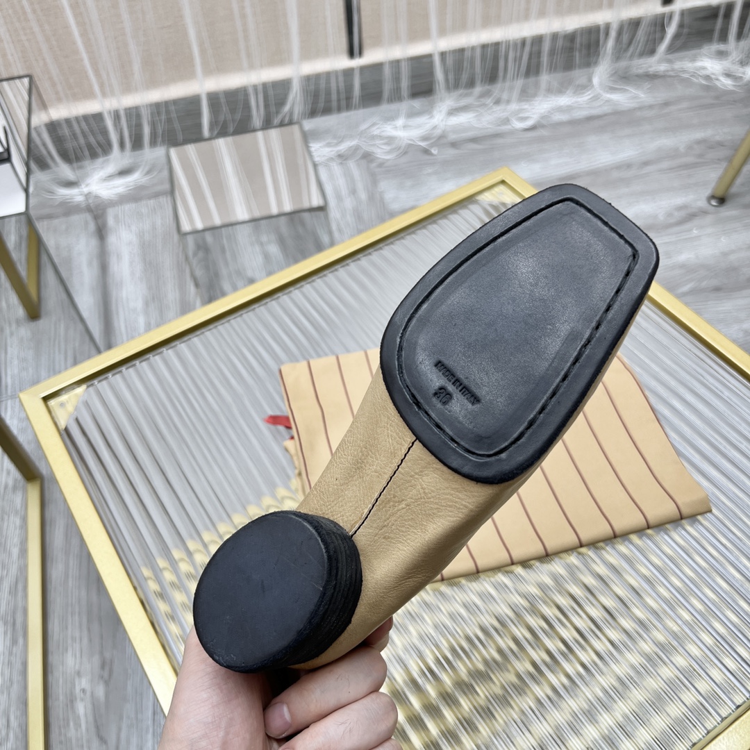 𝐔𝐌𝐀 𝐖𝐀𝐍𝐆｜𝟐𝟎𝟐𝟑/𝐒𝐒 𝐧𝐞𝐰  UMA WANG classic models retro do old ballet shoes