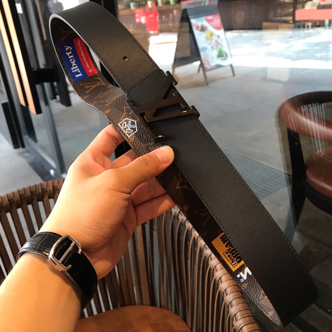 LOUIS VUITTO INITIALES 40MM REVERSIBLE BELT