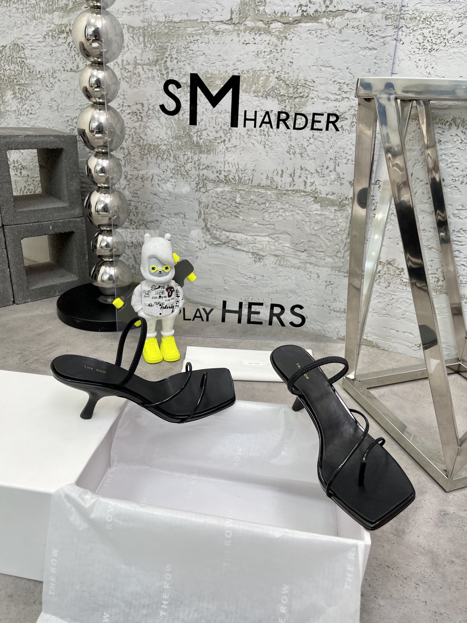 𝐓𝐡𝐞 𝐫𝐨𝐰｜𝟐𝟎𝟐𝟑/𝐒𝐒 𝐧𝐞𝐰 niche tide brand The row 2023 spring and summer new sexy thin strap cat heel sandals