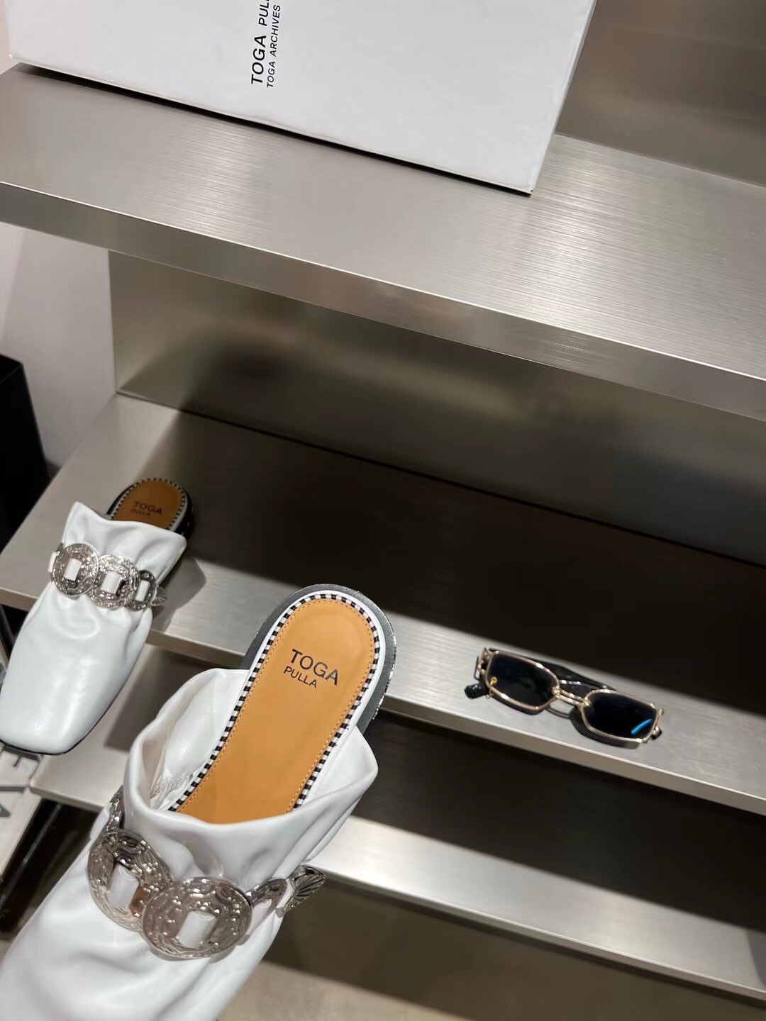 𝐓𝐨𝐠𝐚 𝐏𝐮𝐥𝐥𝐚 ｜𝟐𝟎𝟐𝟐/𝐒𝐒 𝐧𝐞𝐰 Exclusive quality toga pulla 2022/aw mullet slippers