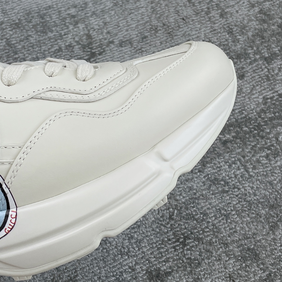 Gucci Pops This collection has a lot of flora and fauna elements Original material