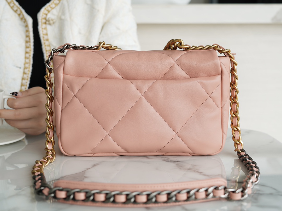 𝗖𝗛𝗔𝗡𝗘𝗟 ❶❾ 𝗕𝗔𝗚 Original Lambskin Series ❥ Genuine Leather ❥ Small ❥ Peach Pink 🍑
