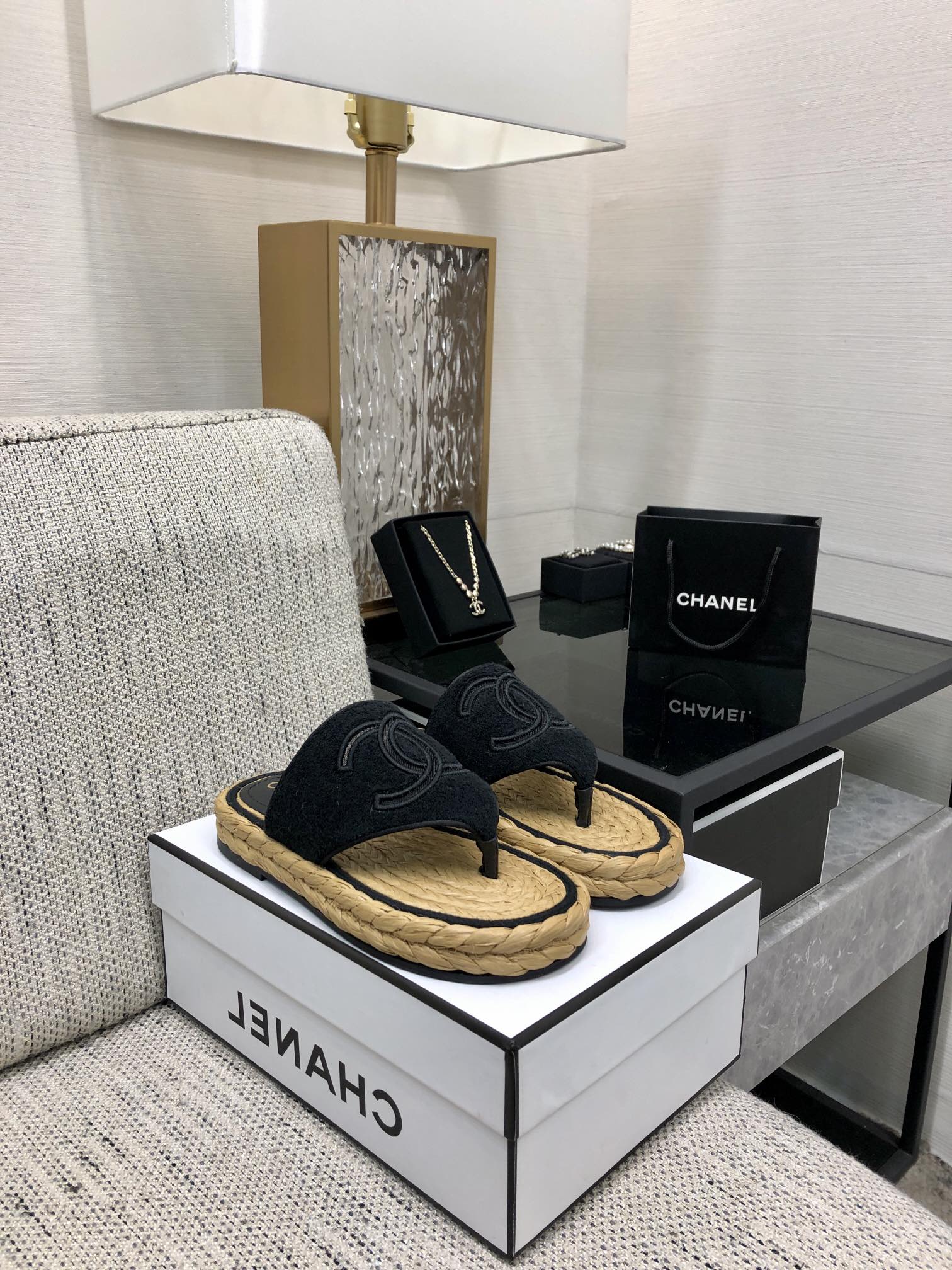 CHANEL 2022 knitted flip-flops fashionable and versatile series Imported custom towel fabric