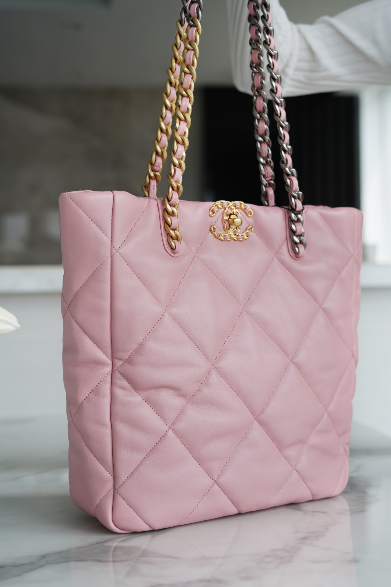 𝗖𝗛𝗔𝗡𝗘𝗟 𝟮𝟮𝗕 19𝑩𝑨𝑮 𝑻𝒐𝒕𝒆 Italy 🇮🇹 Level 1 [Box] Lambskin 🐑 Genuine Leather Cherry Blossom Pink