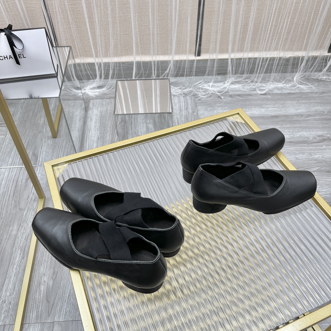 𝐔𝐌𝐀 𝐖𝐀𝐍𝐆｜𝟐𝟎𝟐𝟑/𝐒𝐒 𝐧𝐞𝐰  UMA WANG classic models retro do old ballet shoes