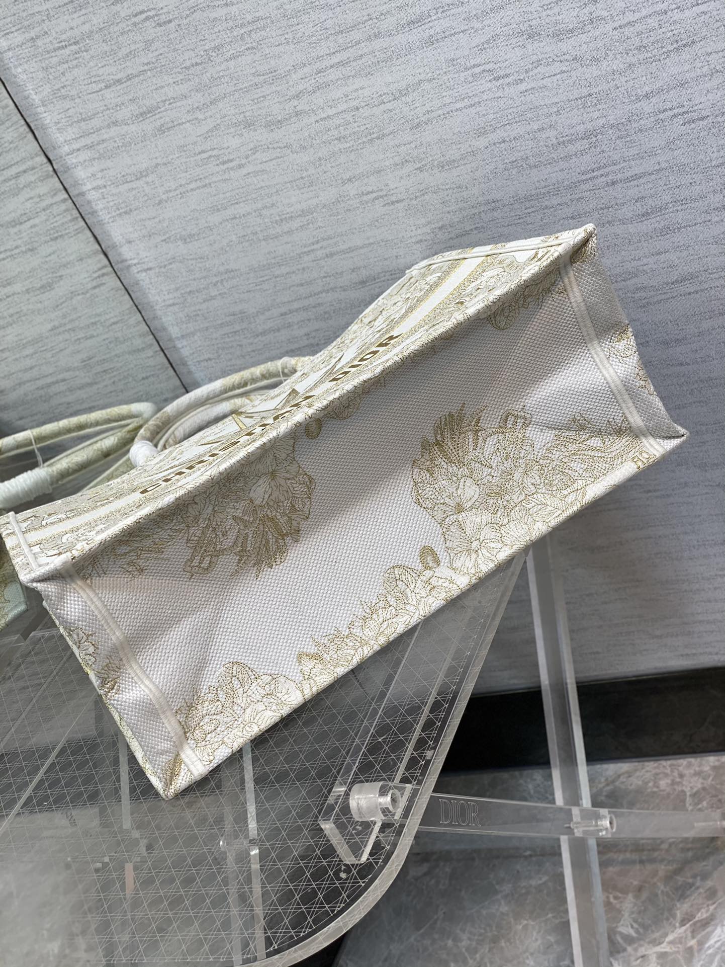 DIOR TOTE Gold Christmas Gold Line Stargazer